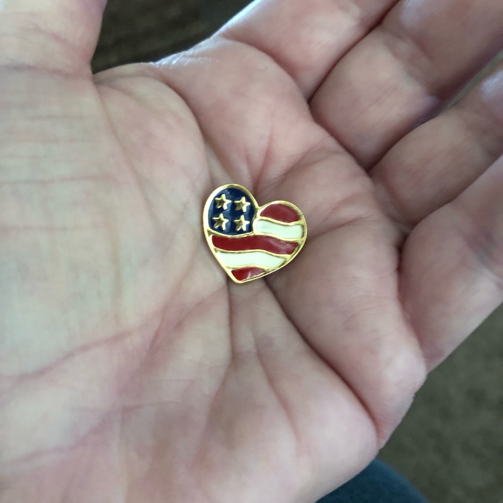 US Flag Heart Brooch Gold Tone Metal - Enamel